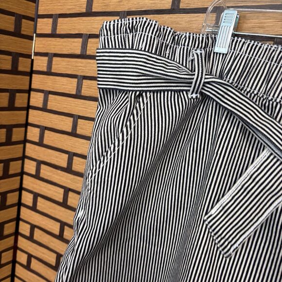 Lane Bryant Black And White Stripe High Rise Bermuda Belted Shorts Size 26‎ - Picture 4 of 9